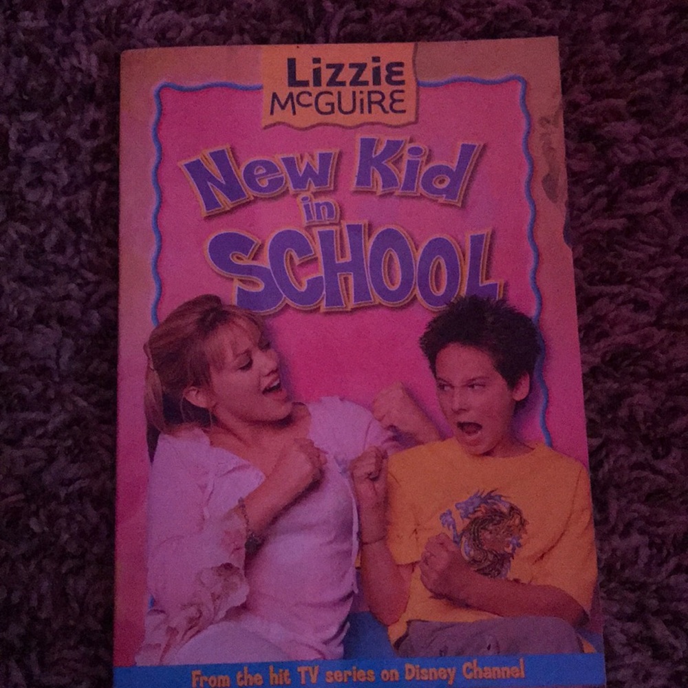 Lizzie McGuire book. New kid in school
